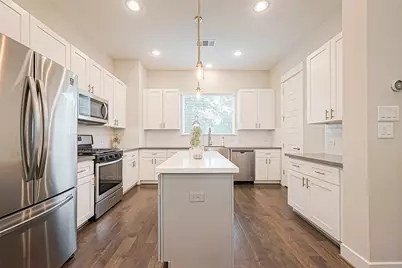 2051 Sherwood Forest Street, Houston, TX 77043 - Photo 10