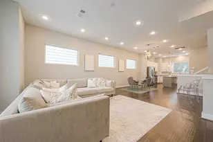 2051 Sherwood Forest St, Houston, TX 77043 - Photo 6