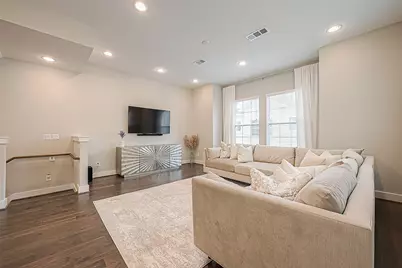 2051 Sherwood Forest Street, Houston, TX 77043 - Photo 8