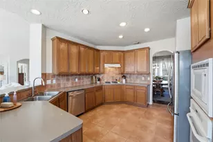 8126 Buffalo Springs Ct, Sugar Land, TX 77479 - Photo 10