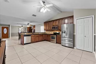 733 Yale Ln Ln, Deer Park, TX 77536 - Photo 4