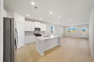 11422 Youngquist Dr, Mont Belvieu, TX 77535 - Photo 2