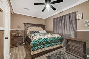 1033 W Snyder St, Alvin, TX 77511 - Photo 12