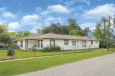 1033 W Snyder Street, Alvin, TX 77511 - Photo 2