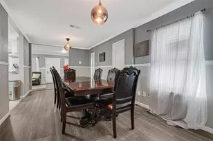 1033 W Snyder St, Alvin, TX 77511 - Photo 6