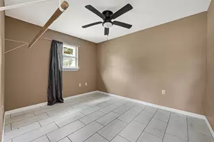 1033 W Snyder St, Alvin, TX 77511 - Photo 14