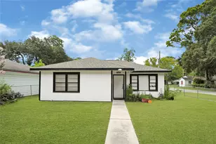 1033 W Snyder St, Alvin, TX 77511 - Photo 18