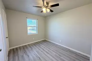 214 S Texas St, Texas City, TX 77591 - Photo 12