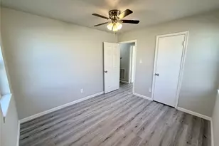 214 S Texas St, Texas City, TX 77591 - Photo 16