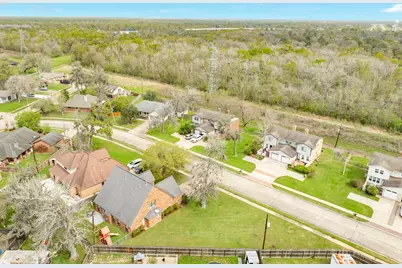 135 Sugar Cane Cir, Lake Jackson, TX 77566 - Photo 38