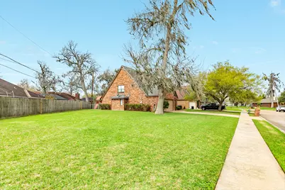 135 Sugar Cane Cir, Lake Jackson, TX 77566 - Photo 32