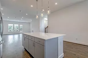 449 W 25th St, Houston, TX 77008 - Photo 8