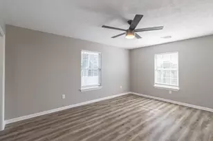 725 10th St, Dickinson, TX 77539 - Photo 18