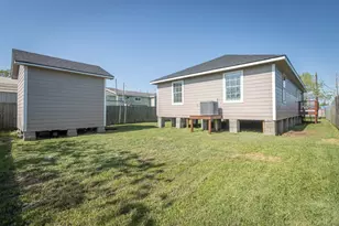 725 10th St, Dickinson, TX 77539 - Photo 28