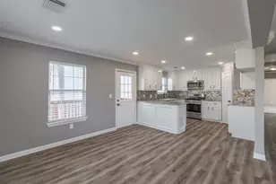 725 10th St, Dickinson, TX 77539 - Photo 14