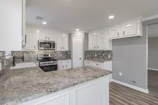 725 10th St, Dickinson, TX 77539 - Photo 6