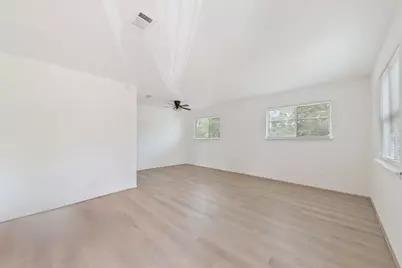 700 Lyle W Avenue #B, Cleveland, TX 77327 - Photo 12