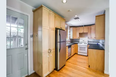 2250 W Main Street, Houston, TX 77098 - Photo 10