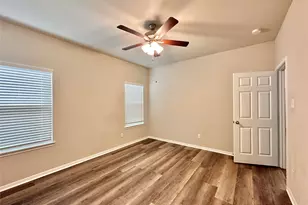 13327 Myrtle Meadows Ln, Houston, TX 77048 - Photo 12