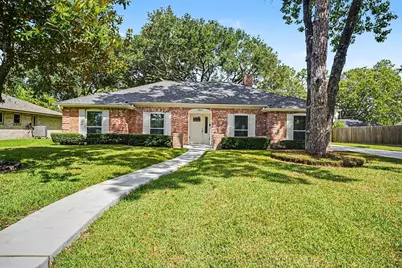 2817 Frostwood Circle, Dickinson, TX 77539 - Photo 1
