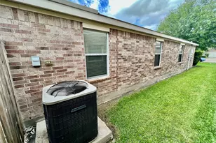 3210 Blue Bonnet Dr, Texas City, TX 77591 - Photo 6