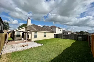 3210 Blue Bonnet Dr, Texas City, TX 77591 - Photo 4