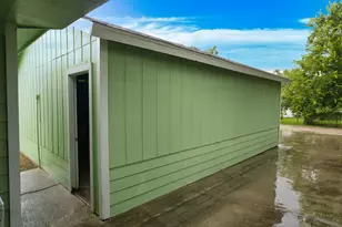 1619 W 8th St, Freeport, TX 77541 - Photo 4