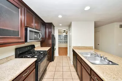 915 Grand Plains Drive, Houston, TX 77090 - Photo 4