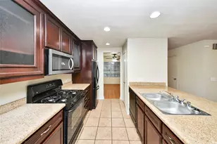 915 Grand Plains Dr, Houston, TX 77090 - Photo 4