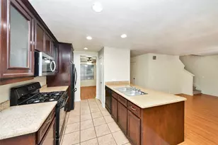 915 Grand Plains Dr, Houston, TX 77090 - Photo 8
