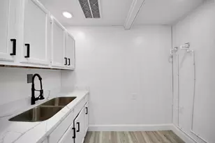 7819 Pagewood Ln, Houston, TX 77063 - Photo 10