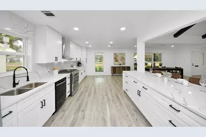 7819 Pagewood Lane, Houston, TX 77063 - Photo 26