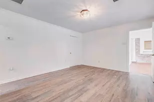 1327 E Vistawood Dr, Houston, TX 77077 - Photo 14