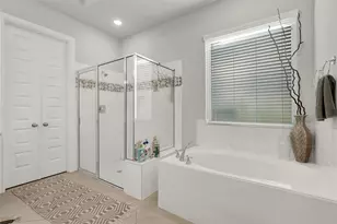 13236 Tracewood Hills Ln, Houston, TX 77044 - Photo 16