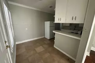 2216 Ave O 1/2, Galveston, TX 77550 - Photo 4