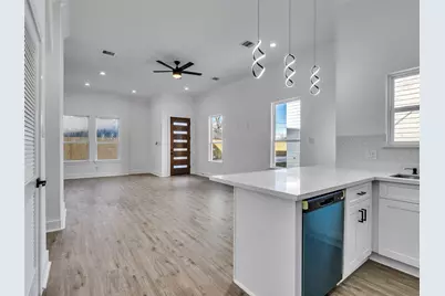 5126 Clover Street #A/B, Houston, TX 77033 - Photo 12