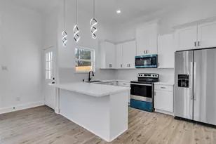 5126 Clover St, Houston, TX 77033 - Photo 10