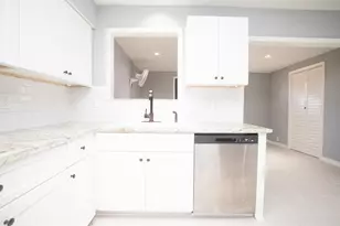 5821 Sunforest Dr, Houston, TX 77092 - Photo 4