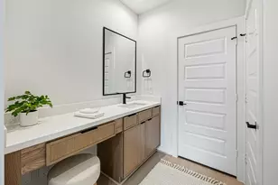 525 Hillwood Hts Dr, Houston, TX 77091 - Photo 10