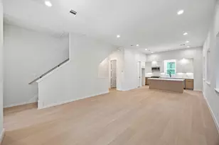 525 Hillwood Hts Dr, Houston, TX 77091 - Photo 18