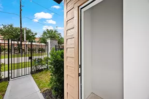 525 Hillwood Hts Dr, Houston, TX 77091 - Photo 36