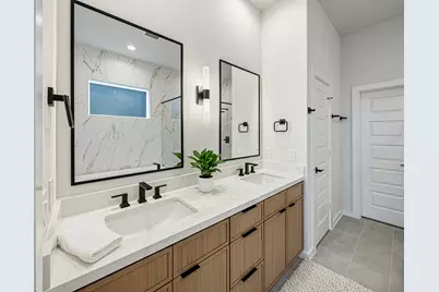 525 Hillwood Heights Drive, Houston, TX 77091 - Photo 24