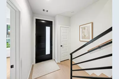 525 Hillwood Heights Drive, Houston, TX 77091 - Photo 8