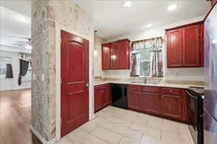 1110 N 5th St, Orange, TX 77630 - Photo 12