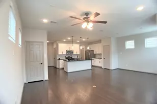 8656 Hollyoaks Creek Ln, Houston, TX 77063 - Photo 6