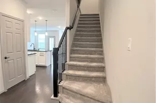 8656 Hollyoaks Creek Ln, Houston, TX 77063 - Photo 12