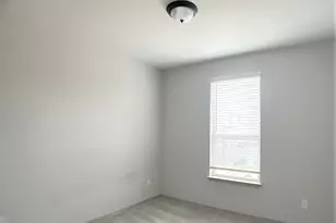 8656 Hollyoaks Creek Ln, Houston, TX 77063 - Photo 24