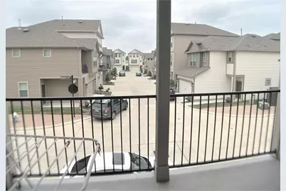 8656 Hollyoaks Creek Lane, Houston, TX 77063 - Photo 18