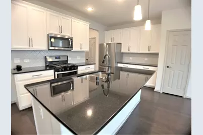8656 Hollyoaks Creek Lane, Houston, TX 77063 - Photo 10