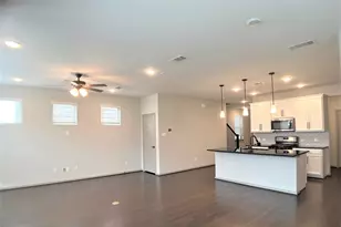 8656 Hollyoaks Creek Ln, Houston, TX 77063 - Photo 4